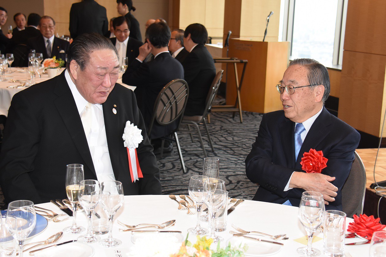 ニドメの共犯 - 暗闇の中の絆と裏切り